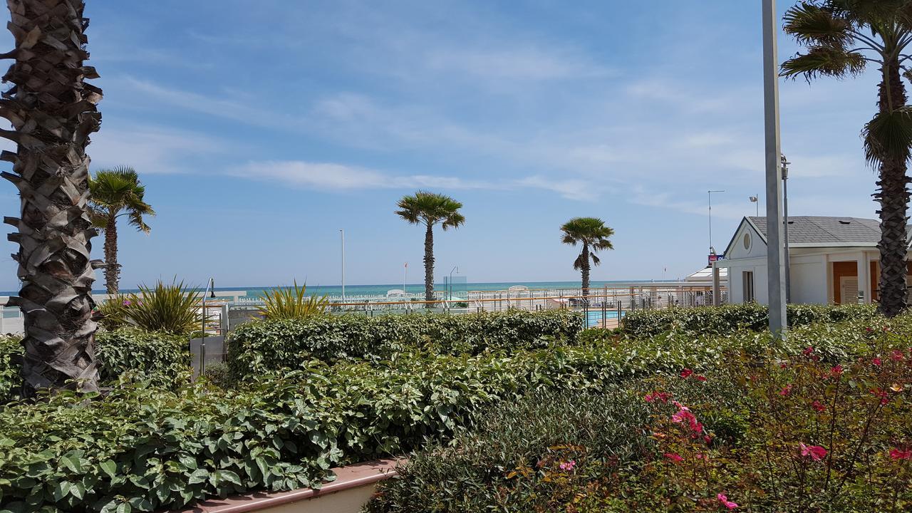 Hotel Le Vele Riccione Buitenkant foto